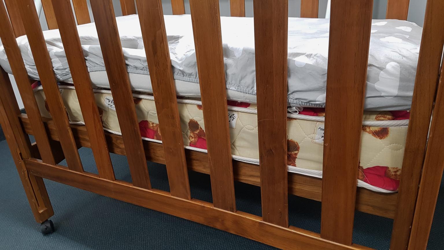 Cot with 2 mattresses Shop Zone