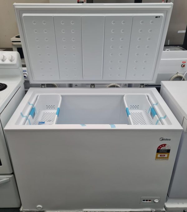 Midea chest freezer 7.0 deals cu ft white costco