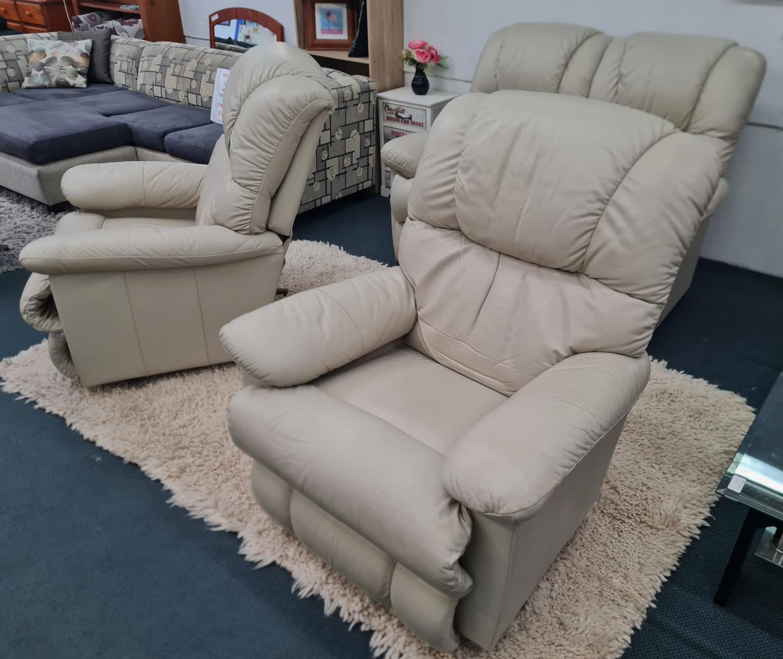 LaZBoy Genuine Leather 4Seater Rocker Recliner Lounge