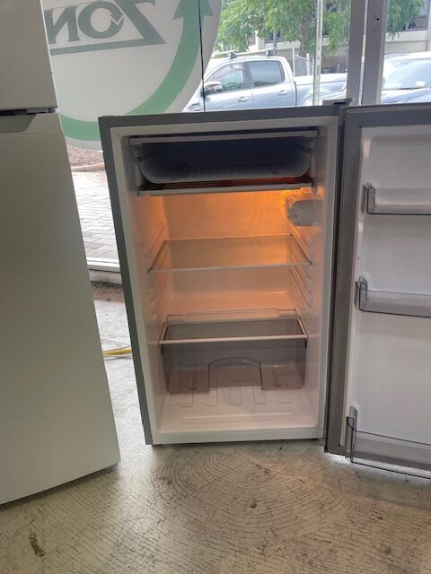 Belling fridge inside2.jpg
