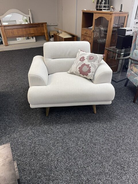 nood suite chair.jpg